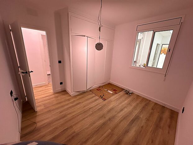 Cet appartement de 83 m2 est situé dans un quartier privilégié avec 2 terrasses de 8m2 et 5m2. Climatisation.