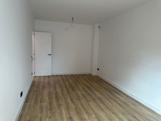 Cet appartement de 83 m2 est situé dans un quartier privilégié avec 2 terrasses de 8m2 et 5m2. Climatisation.