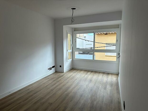 Cet appartement de 83 m2 est situé dans un quartier privilégié avec 2 terrasses de 8m2 et 5m2. Climatisation.