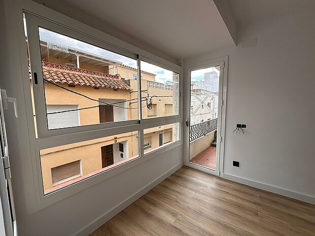 Cet appartement de 83 m2 est situé dans un quartier privilégié avec 2 terrasses de 8m2 et 5m2. Climatisation.