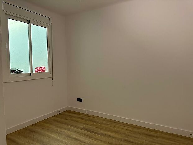 Cet appartement de 83 m2 est situé dans un quartier privilégié avec 2 terrasses de 8m2 et 5m2. Climatisation.