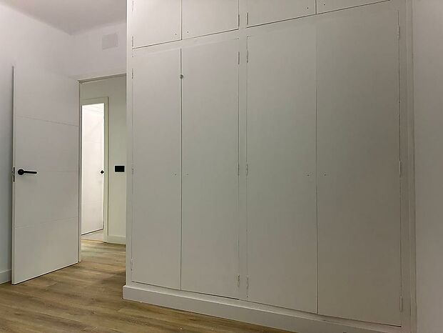 Cet appartement de 83 m2 est situé dans un quartier privilégié avec 2 terrasses de 8m2 et 5m2. Climatisation.