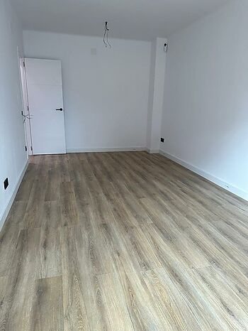 Cet appartement de 83 m2 est situé dans un quartier privilégié avec 2 terrasses de 8m2 et 5m2. Climatisation.