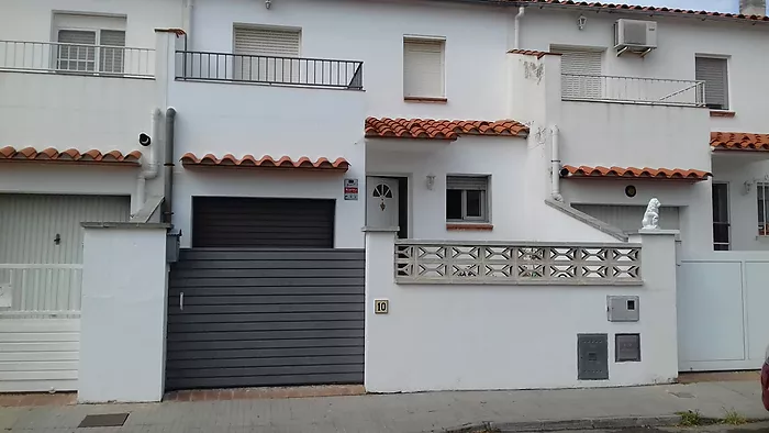House for sale in L'Escala at 1 km of the beach