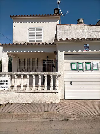 Casa pareada de 95 m2 para reformar